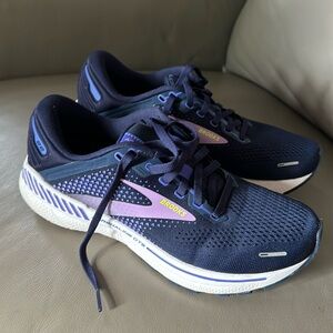 Brooks Tennis Shoes 8.5